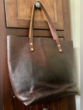 KMM & Co. Large BROWN Kodiak  
Classic Brown Leather Tote Bag